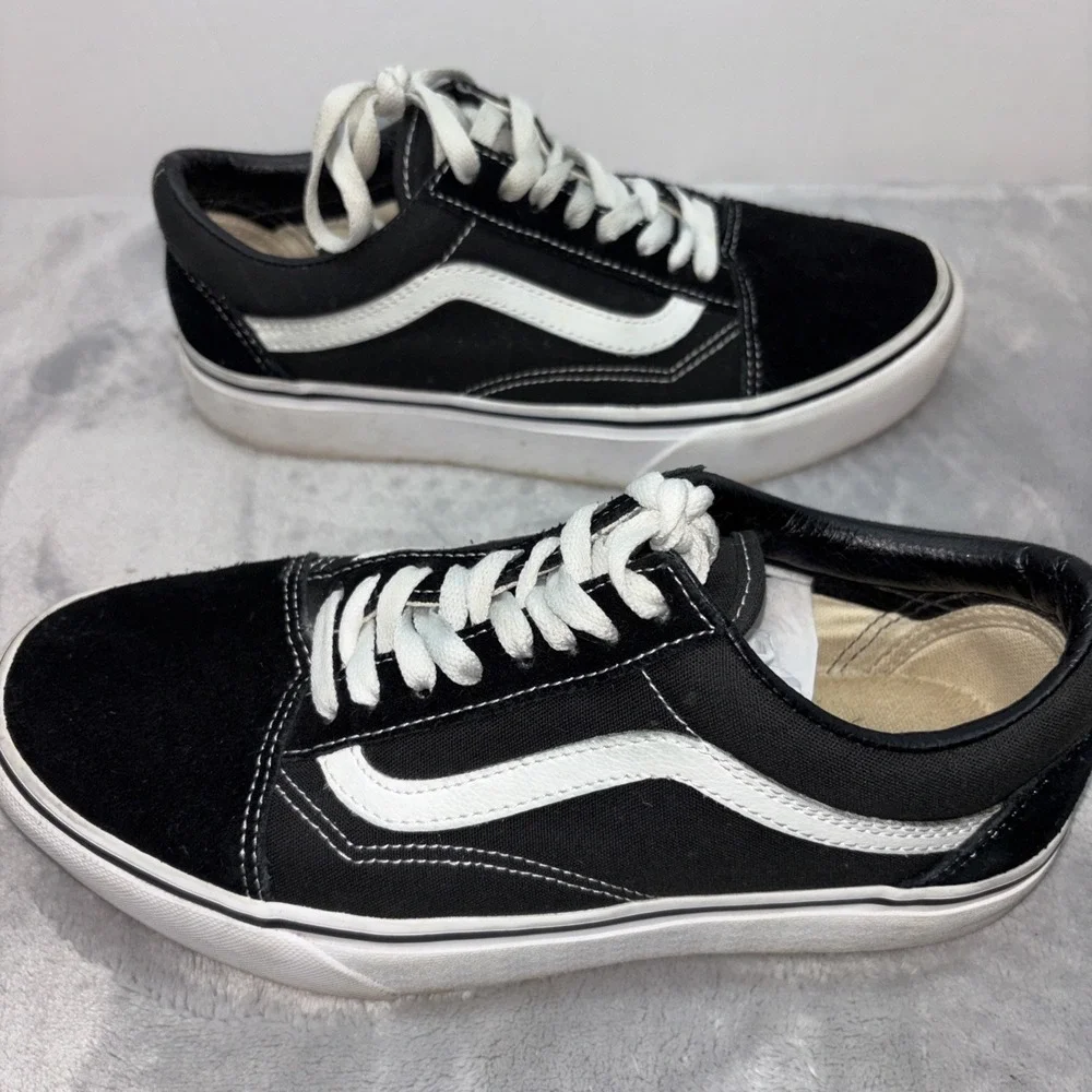 Vans Old Skool Unisex Black and White Skate Sneakers Size Men's 7 Women's 8.5